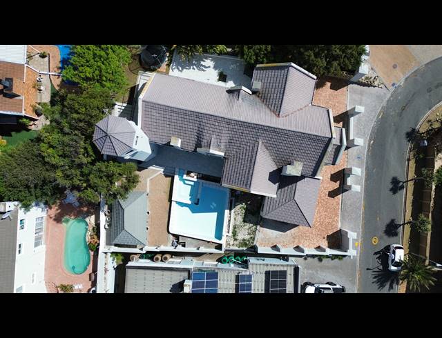 7 BEDROOM HOUSE FOR SALE IN WEST BEACH